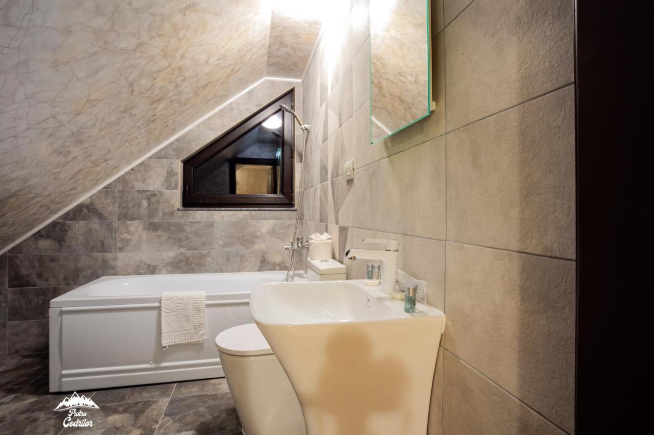 Piatra Codrilor Hotell Dorna Arini Exteriör bild