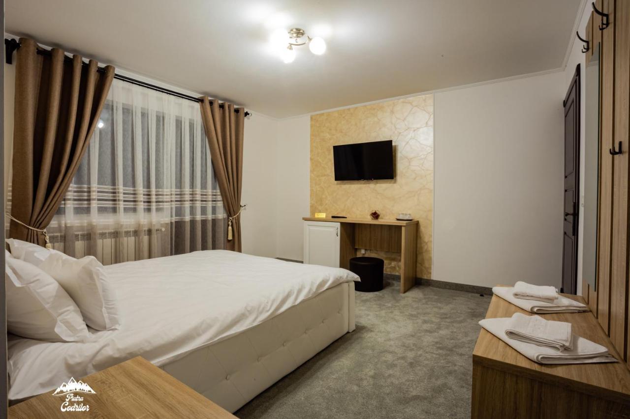 Piatra Codrilor Hotell Dorna Arini Exteriör bild