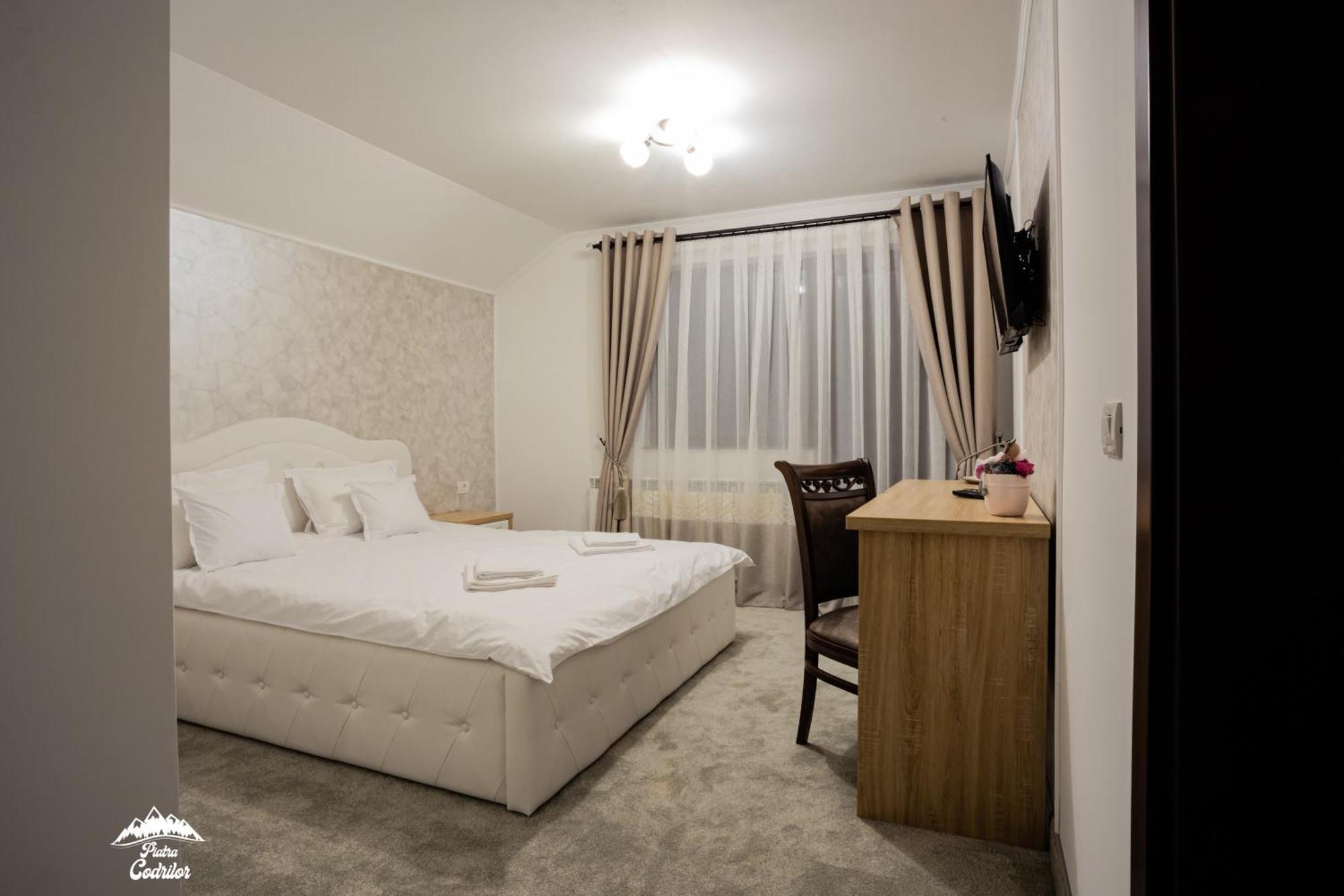 Piatra Codrilor Hotell Dorna Arini Exteriör bild